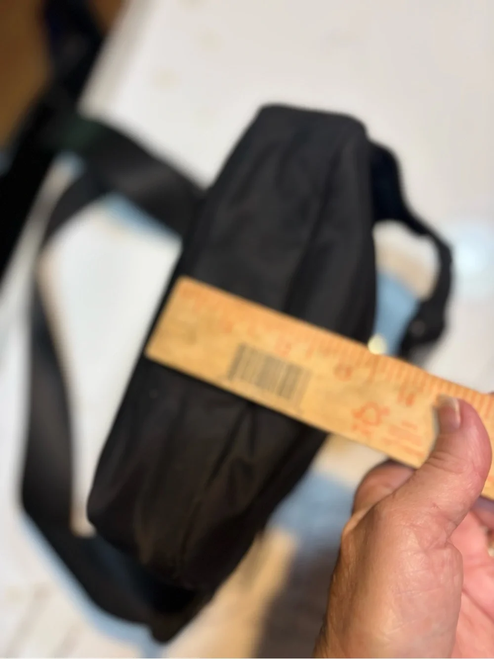 lululemon Everywhere Belt Bag 1L features a durable black nylon exterior
